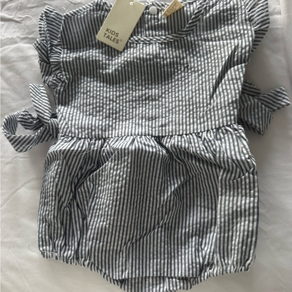 Brand new 2T striped baby girls romper with bows